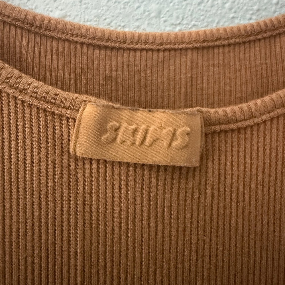 SKIMS Ribbed Tan Top - Picture 2 of 3